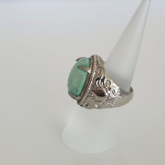 Green Chalcedony Engraved Ring Size 7 - Picture 5 of 11